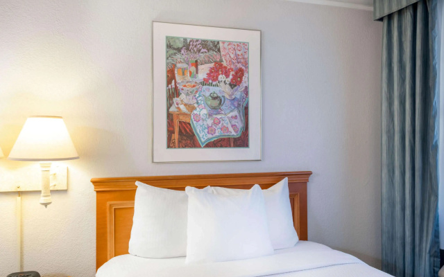 photo 2 of La Quinta Inn by Wyndham Farmington