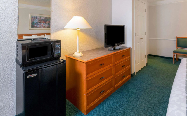 photo 3 of La Quinta Inn by Wyndham Farmington