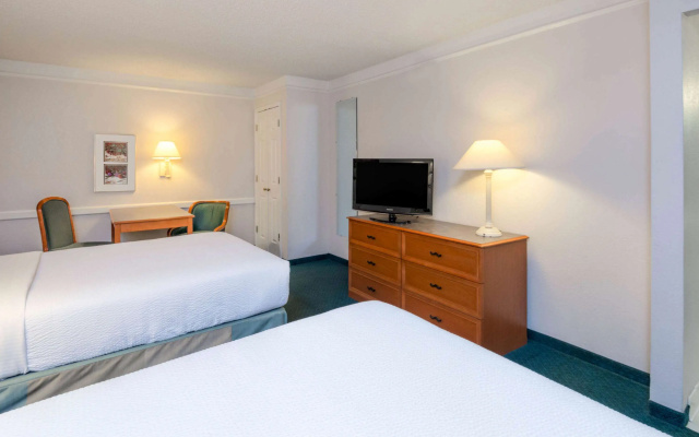 photo 4 of La Quinta Inn by Wyndham Farmington