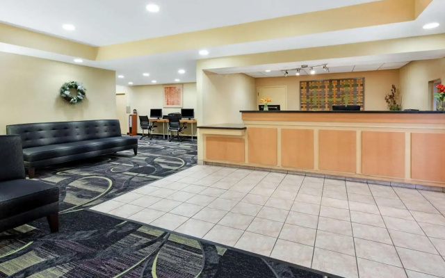 photo 2 of La Quinta Inn by Wyndham Ft. Lauderdale Northeast