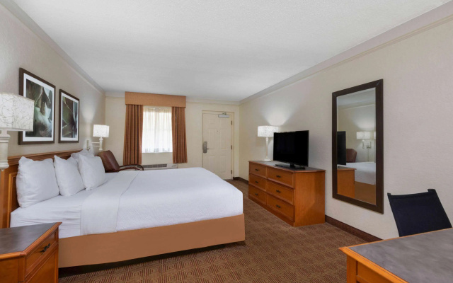 photo 3 of La Quinta East Deerfield Beach - Boca Raton