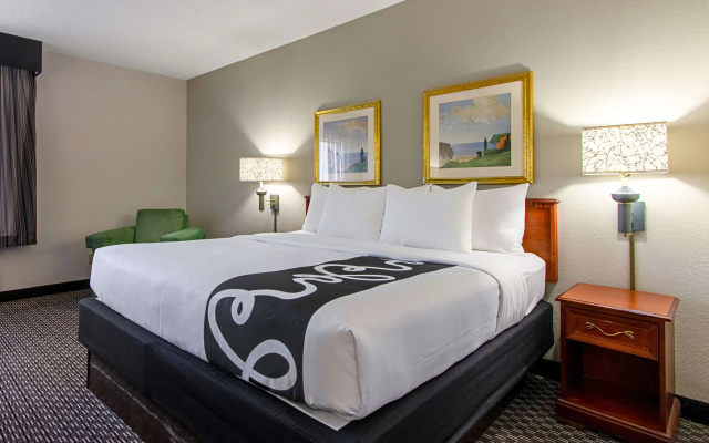photo 3 of La Quinta Inn by Wyndham Ft. Lauderdale Tamarac East