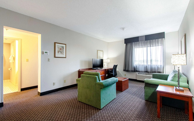 photo 5 of La Quinta Inn by Wyndham Ft. Lauderdale Tamarac East
