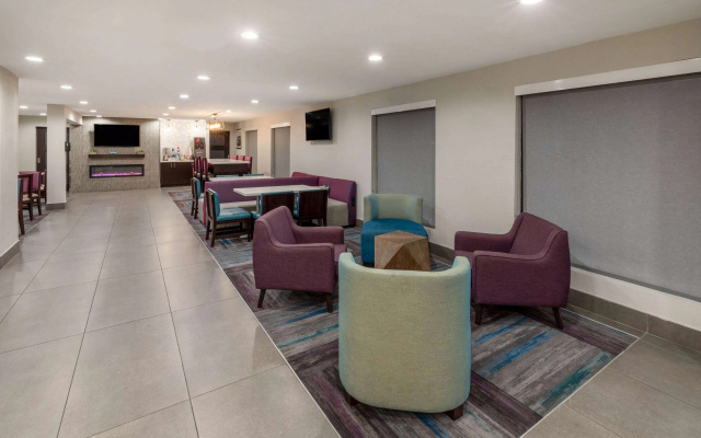 photo 2 of La Quinta Inn & Suites by Wyndham Houston NW Brookhollow