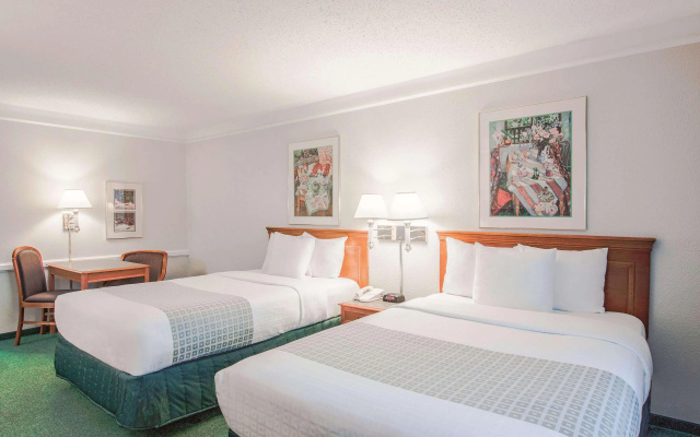 photo 2 of La Quinta Inn Indianapolis Airport / Lynhurst