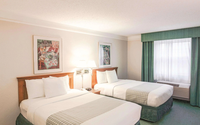 photo 4 of La Quinta Inn Indianapolis Airport / Lynhurst