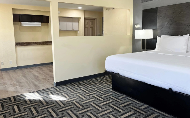 photo 3 of Baymont by Wyndham Indianapolis Airport Lynhurst