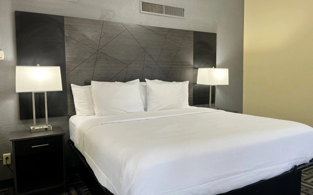 photo 5 of Baymont by Wyndham Indianapolis Airport Lynhurst
