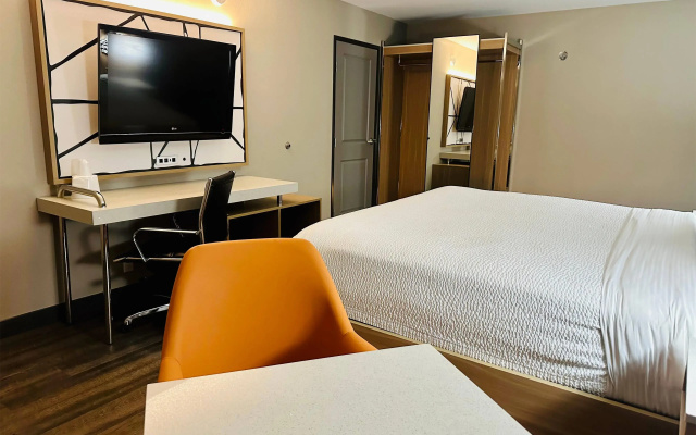 photo 5 of La Quinta Inn by Wyndham Costa Mesa / Newport Beach