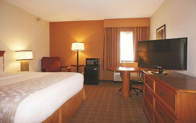photo 2 of La Quinta Inn by Wyndham Kansas City North