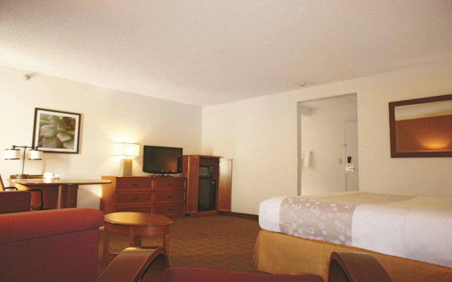 photo 4 of La Quinta Inn by Wyndham Kansas City North