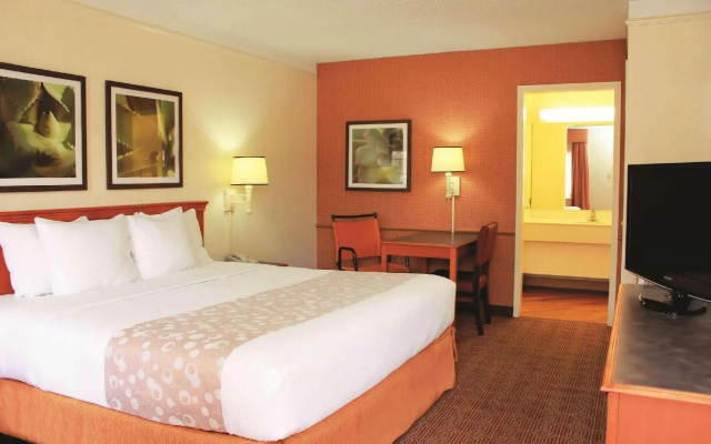 photo 3 of Econo Lodge