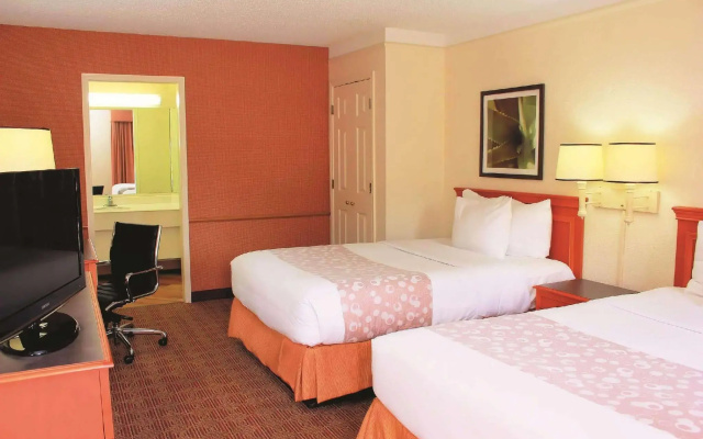 photo 4 of Econo Lodge