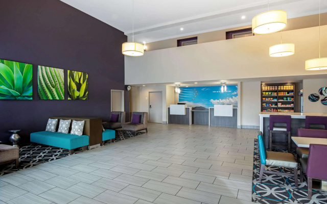photo 2 of La Quinta Inn & Suites by Wyndham Las Vegas Nellis