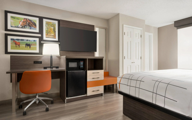 photo 5 of La Quinta Inn Lexington/Horse Park