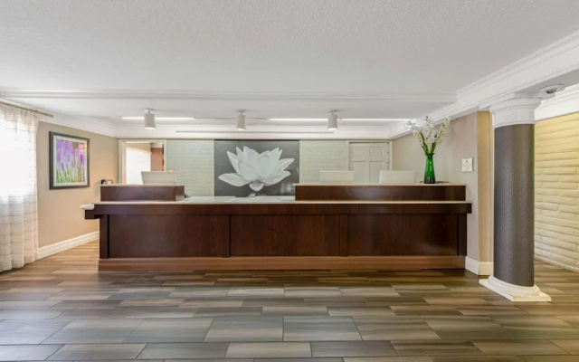photo 2 of La Quinta Inn by Wyndham Miami Airport North