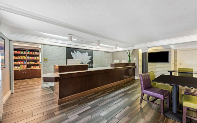 photo 2 of La Quinta Inn by Wyndham Miami Airport North