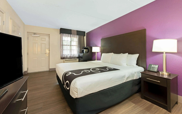 photo 4 of La Quinta Inn by Wyndham Miami Airport North