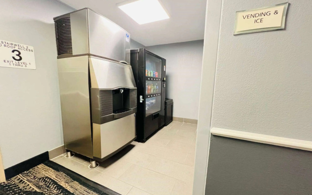 photo 3 of AmericInn by Wyndham Glendale/Milwaukee