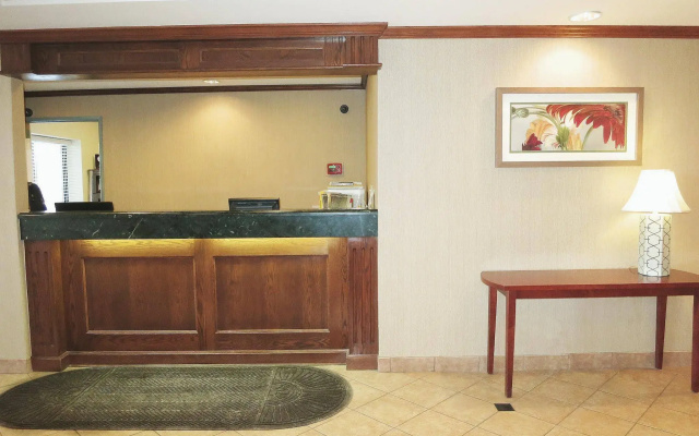 photo 3 of La Quinta Inn Milwaukee West Brookfield