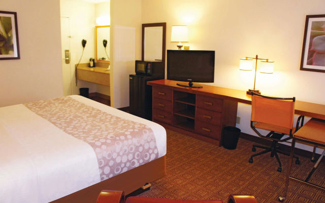 photo 2 of La Quinta Inn by Wyndham Minneapolis Airport Bloomington