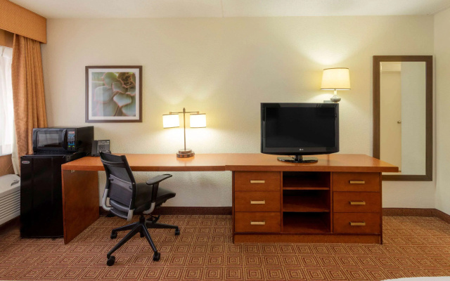 photo 5 of La Quinta Inn by Wyndham Minneapolis Airport Bloomington