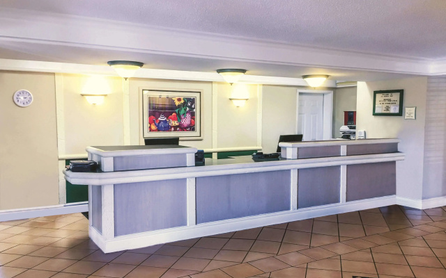 photo 2 of La Quinta Inn by Wyndham Moline Airport
