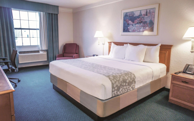 photo 4 of La Quinta Inn by Wyndham Moline Airport