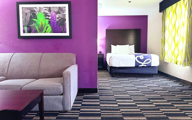photo 3 of La Quinta Inn & Suites by Wyndham Orlando Universal area