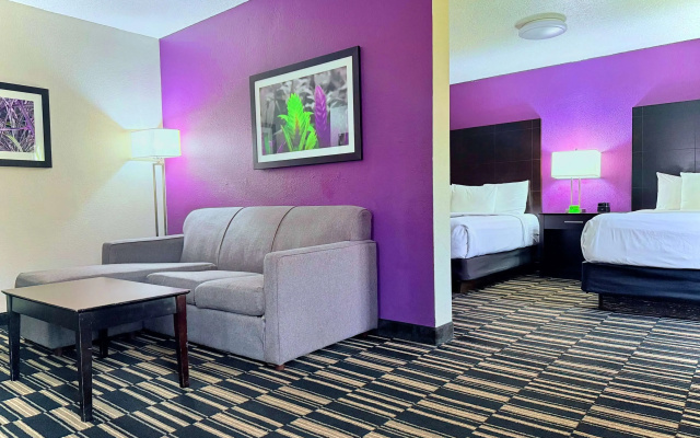 photo 4 of La Quinta Inn & Suites by Wyndham Orlando Universal area