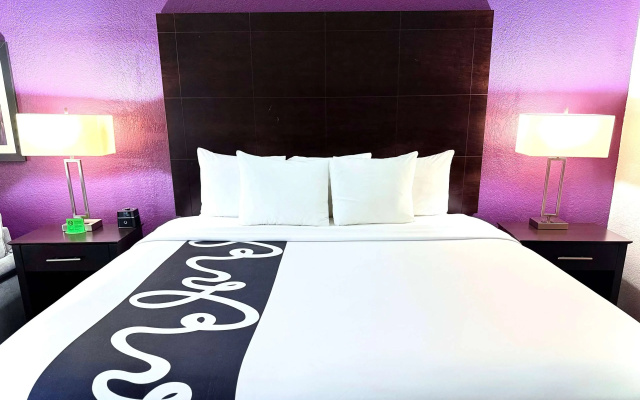 photo 5 of La Quinta Inn & Suites by Wyndham Orlando Universal area
