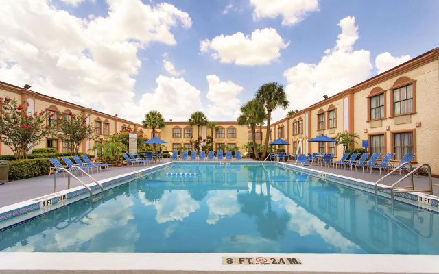photo 5 of La Quinta Inn by Wyndham Orlando International Drive North