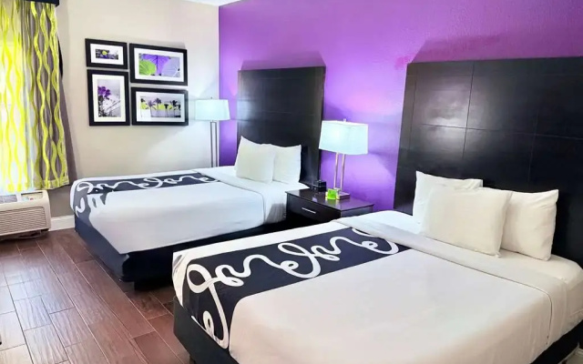 photo 4 of La Quinta Inn & Suites by Wyndham Orlando Universal area