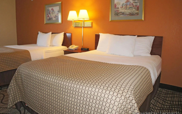 photo 4 of La Quinta Inn & Suites by Wyndham Peru Starved Rock St Park
