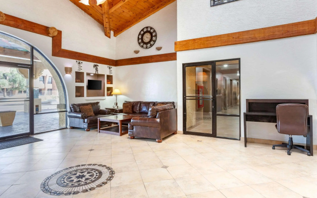 photo 2 of Studio 6 Phoenix Scottsdale West