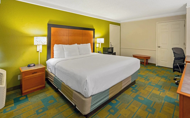 photo 3 of Travelodge by Wyndham Phoenix North