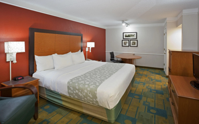 photo 2 of La Quinta Inn Phoenix Sky Harbor Airport