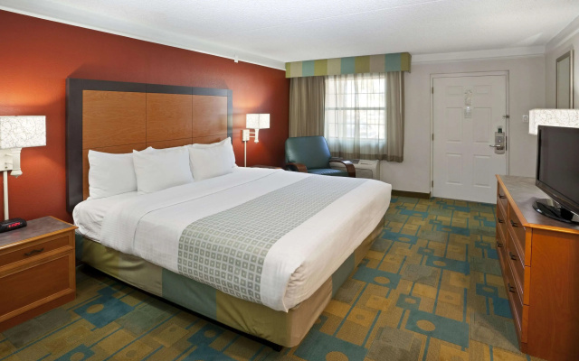 photo 4 of La Quinta Inn by Wyndham Phoenix Sky Harbor Airport