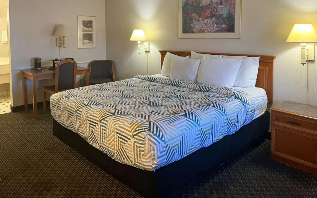 photo 3 of Motel 6 Phoenix, AZ - Midtown