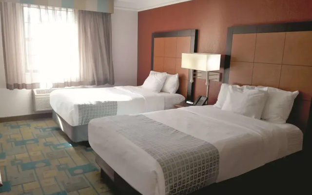 photo 2 of La Quinta Inn Pittsburgh Airport