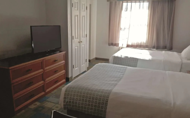 photo 3 of La Quinta Inn Pittsburgh Airport