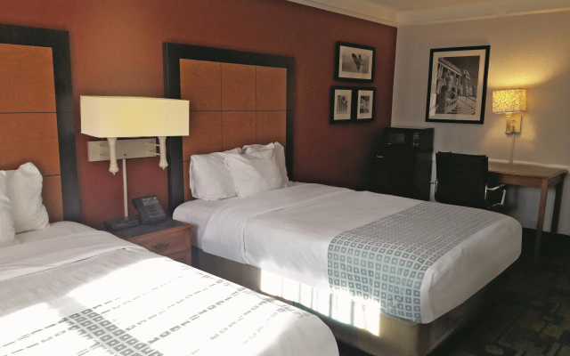 photo 2 of La Quinta Inn By Wyndham Pittsburgh Airport