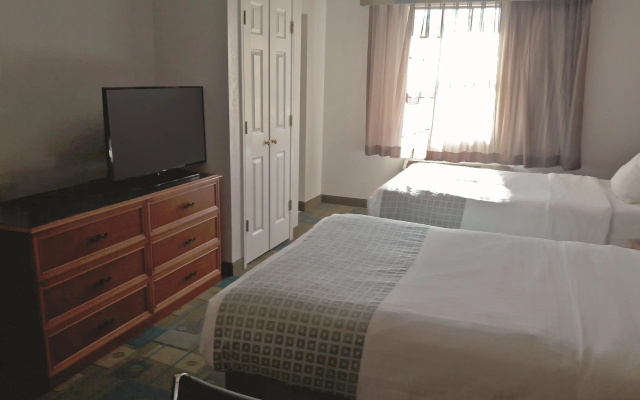 photo 4 of La Quinta Inn By Wyndham Pittsburgh Airport