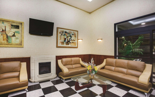 photo 2 of La Quinta Inn by Wyndham Queens (New York City)