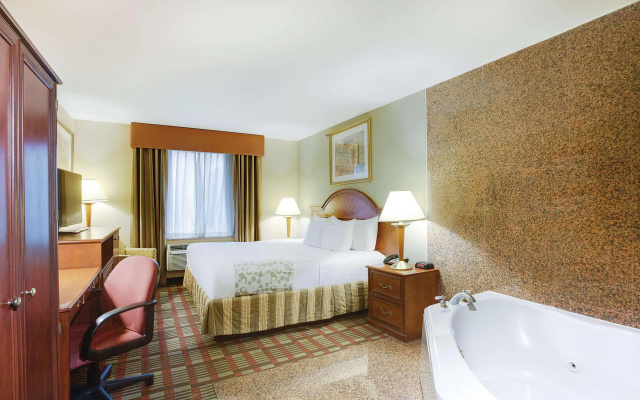 photo 3 of La Quinta Inn by Wyndham Queens (New York City)