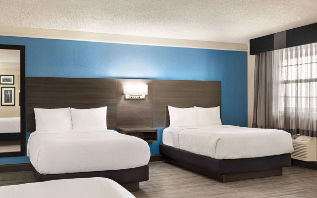 photo 3 of La Quinta Inn by Wyndham San Antonio I-35 N at Toepperwein