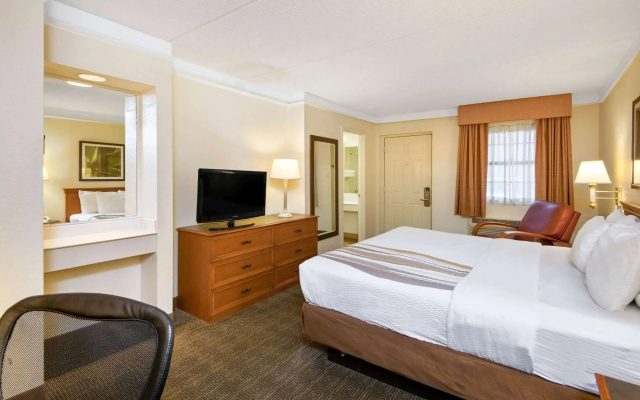 photo 3 of La Quinta Inn by Wyndham San Antonio Market Square