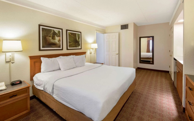 photo 5 of La Quinta Inn by Wyndham San Antonio Market Square