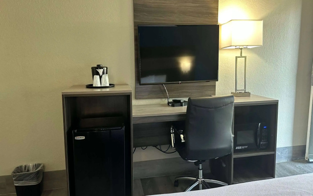 photo 2 of Days Inn by Wyndham San Diego Vista