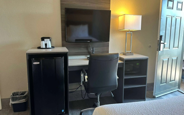 photo 5 of Days Inn by Wyndham San Diego Vista